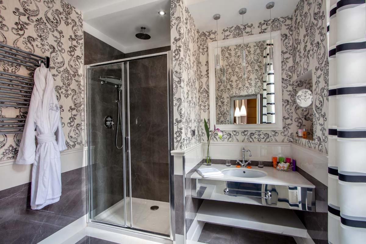 The Inn At The Spanish Steps Luxury Collection - Mario De' Fiori Home Рим Екстер'єр фото